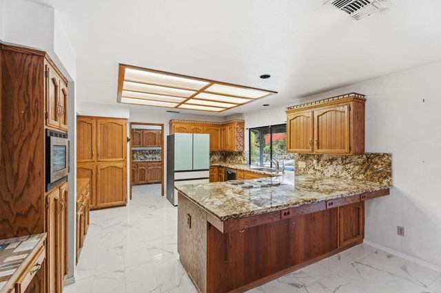 7442 N Tahan Avenue, Fresno, CA 93711