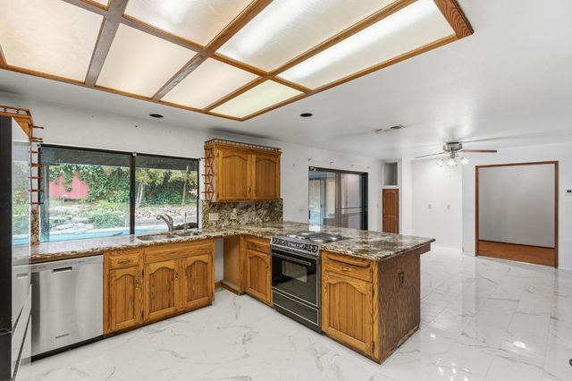 7442 N Tahan Avenue, Fresno, CA 93711