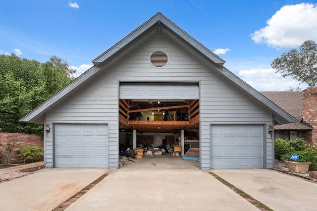 7442 N Tahan Avenue, Fresno, CA 93711