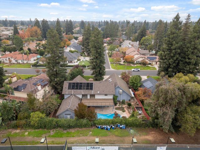 7442 N Tahan Avenue, Fresno, CA 93711