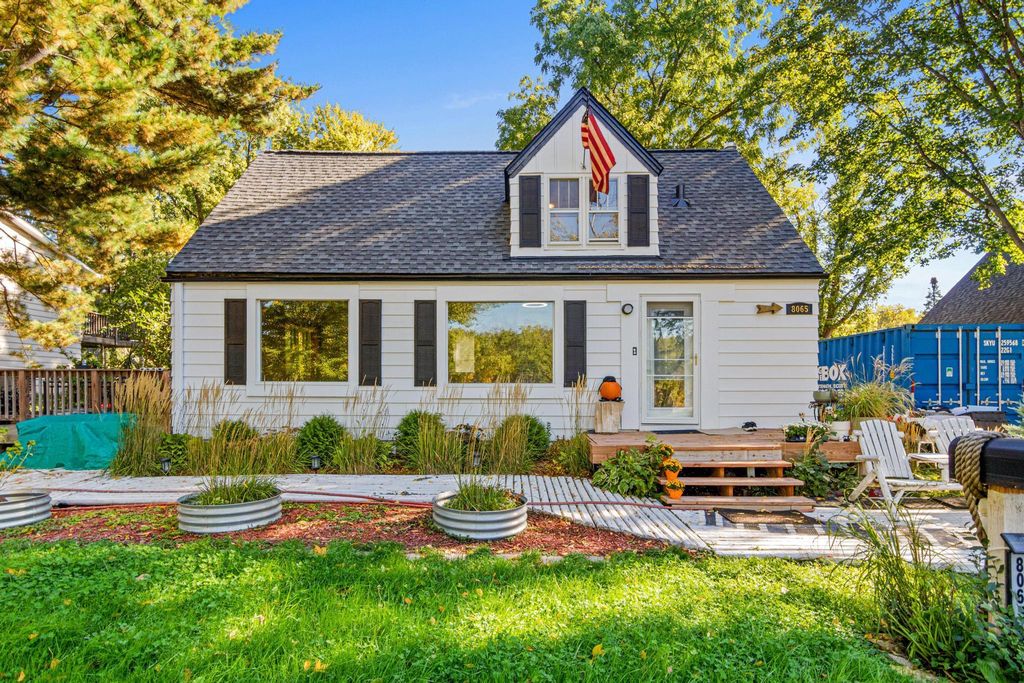 8065 Riverview Terrace NE, Fridley, MN 55432 — exterior