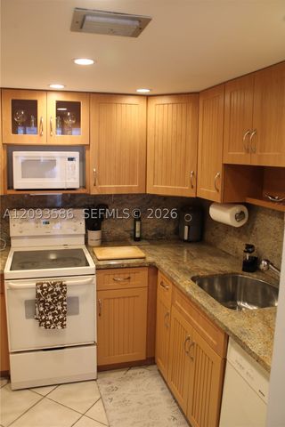 2457 Collins Ave 1502, Miami Beach, FL 33140