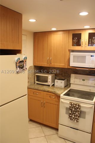 2457 Collins Ave 1502, Miami Beach, FL 33140