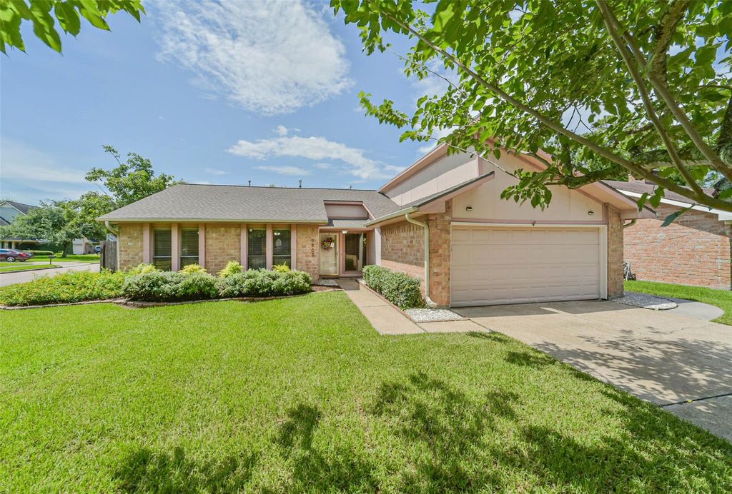 9907 Sageorchard Lane, Houston, TX 77089