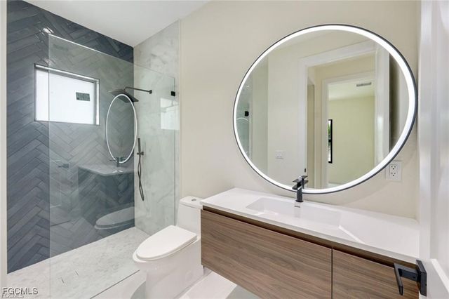 2212 NE 5th PL, Cape Coral, FL 33909