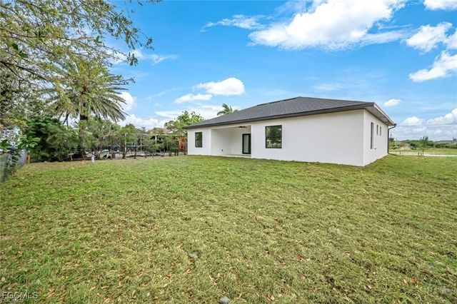 2212 NE 5th PL, Cape Coral, FL 33909