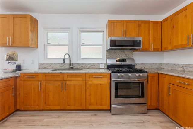 873 Hahaione Street, Honolulu, HI 96825