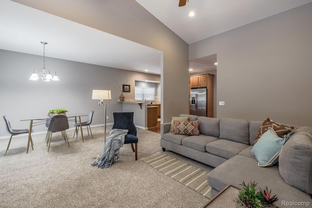 9573 Kingsway Circle, Springfield Charter Township, MI 48348