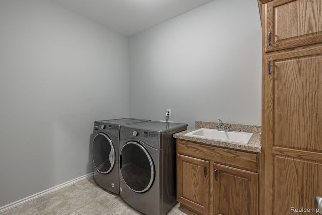 9573 Kingsway Circle, Springfield Charter Township, MI 48348