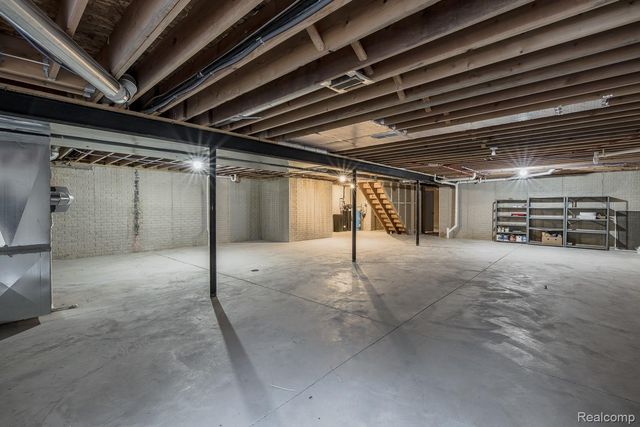 9573 Kingsway Circle, Springfield Charter Township, MI 48348