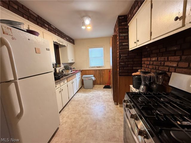 13701 Maple Leaf Drive, Garfield Heights, OH 44125