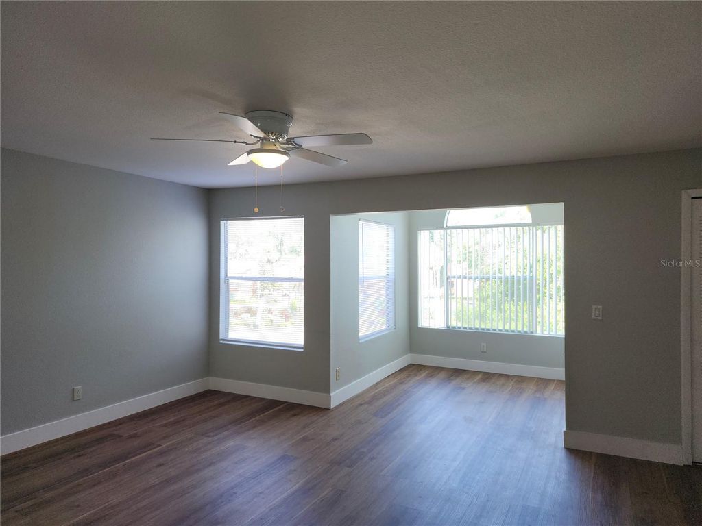 Image 3 of property listing at 4720 WALDEN CIRCLE 33, Orlando, FL 32811