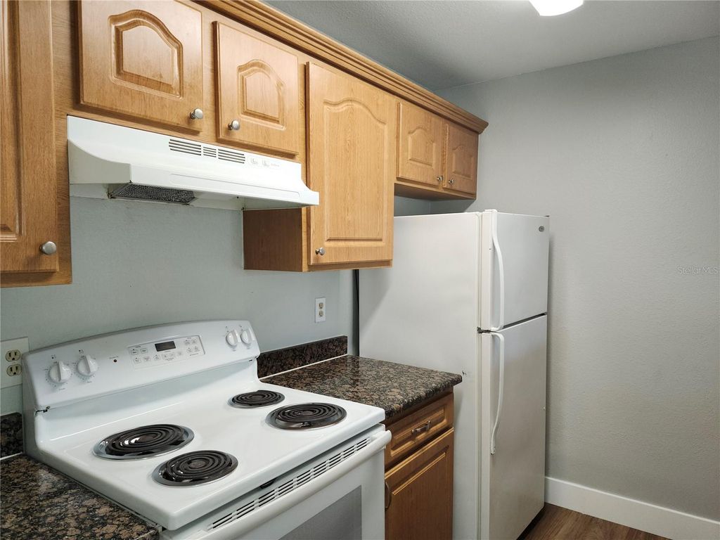 Image 4 of property listing at 4720 WALDEN CIRCLE 33, Orlando, FL 32811