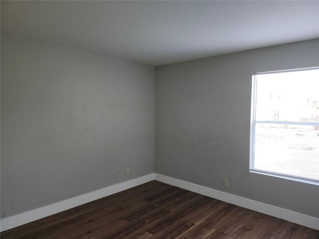 Image 6 of property listing at 4720 WALDEN CIRCLE 33, Orlando, FL 32811