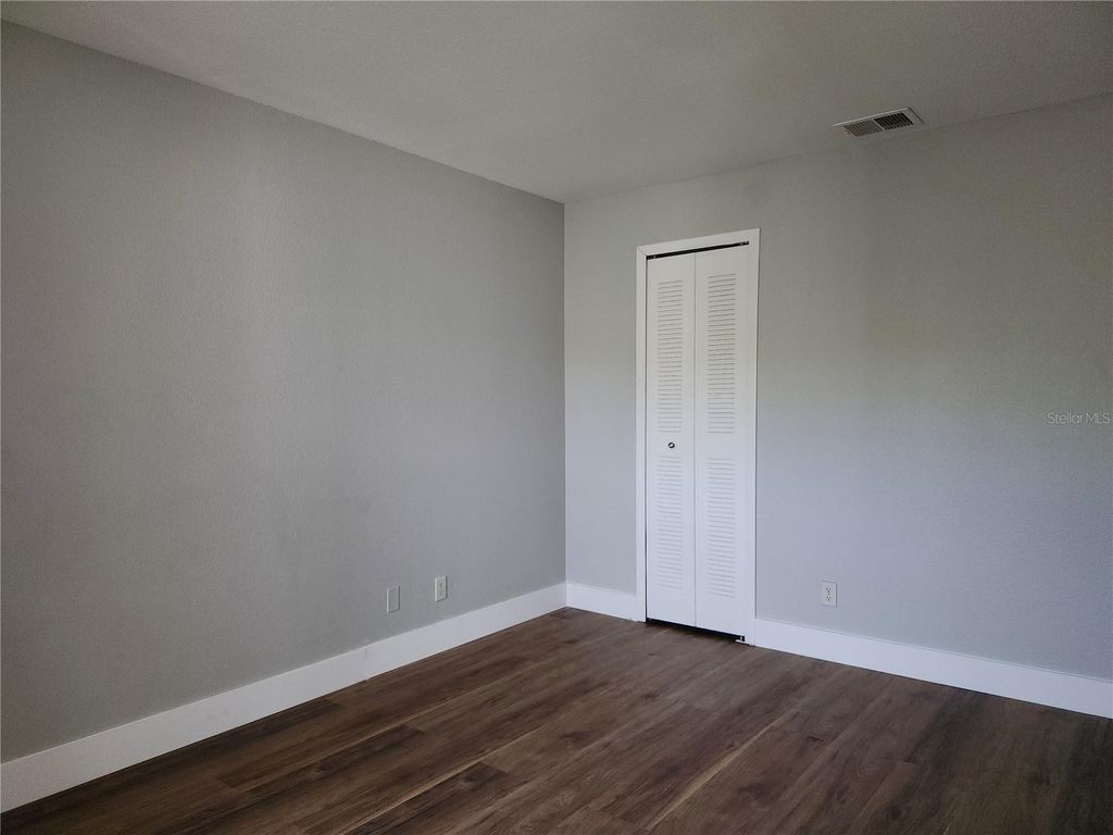 Image 9 of property listing at 4720 WALDEN CIRCLE 33, Orlando, FL 32811