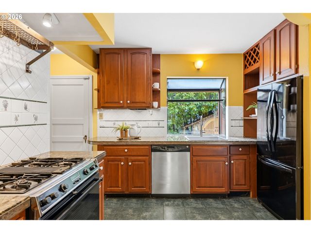 6164 Sw CAPITOL Hwy, Portland, OR 97239