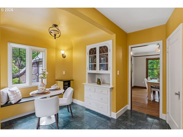 6164 Sw CAPITOL Hwy, Portland, OR 97239