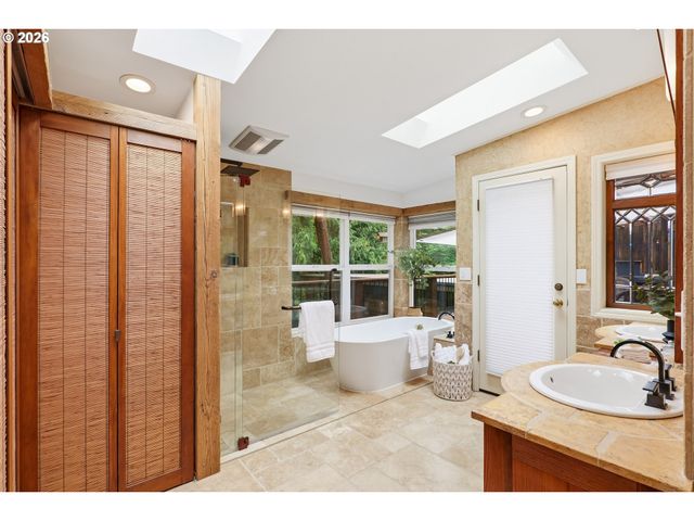 6164 Sw CAPITOL Hwy, Portland, OR 97239