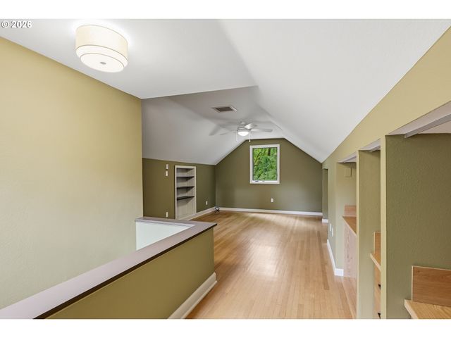 6164 Sw CAPITOL Hwy, Portland, OR 97239