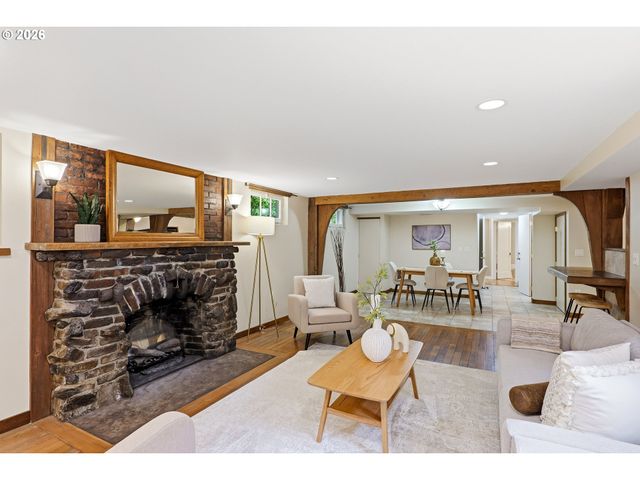 6164 Sw CAPITOL Hwy, Portland, OR 97239