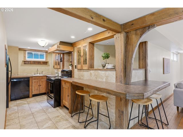 6164 Sw CAPITOL Hwy, Portland, OR 97239