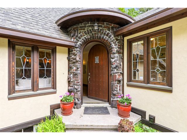 6164 Sw CAPITOL Hwy, Portland, OR 97239