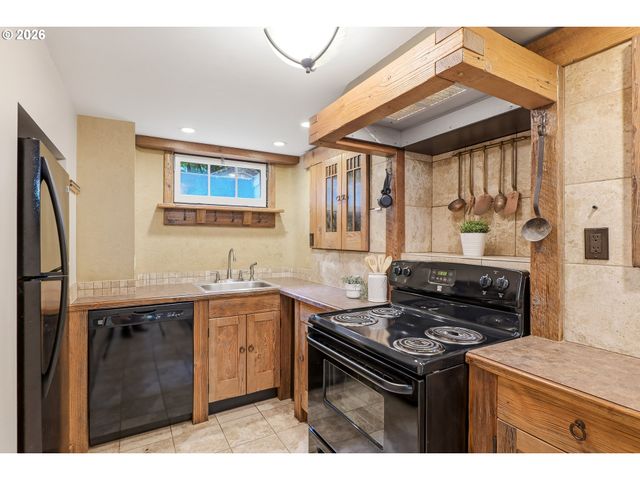 6164 Sw CAPITOL Hwy, Portland, OR 97239