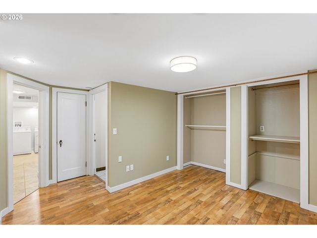 6164 Sw CAPITOL Hwy, Portland, OR 97239