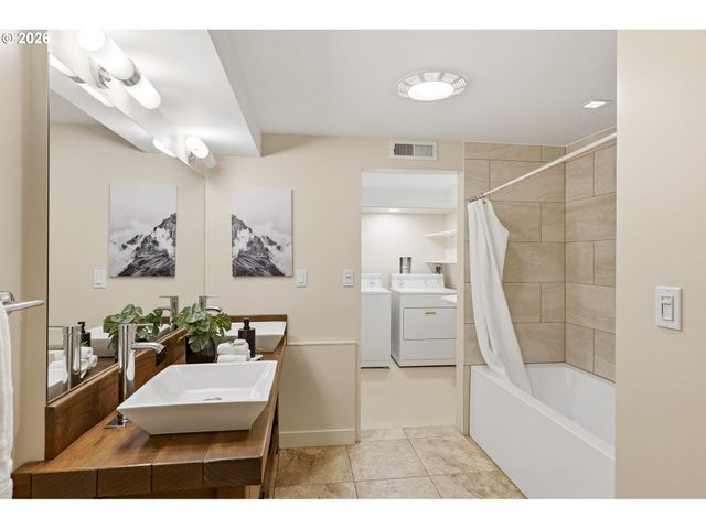 6164 Sw CAPITOL Hwy, Portland, OR 97239