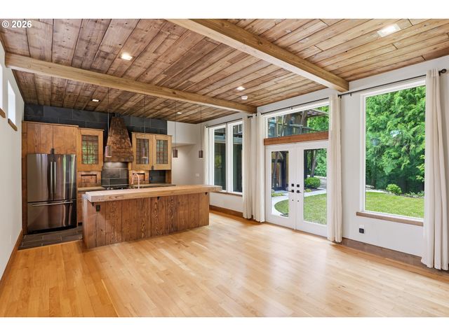 6164 Sw CAPITOL Hwy, Portland, OR 97239