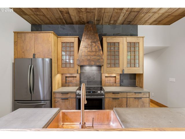 6164 Sw CAPITOL Hwy, Portland, OR 97239