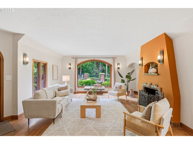 6164 Sw CAPITOL Hwy, Portland, OR 97239