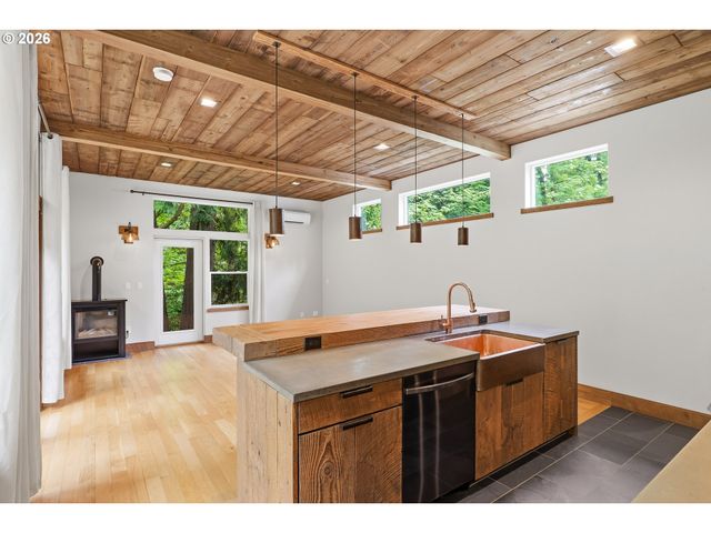 6164 Sw CAPITOL Hwy, Portland, OR 97239
