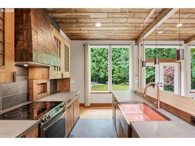 6164 Sw CAPITOL Hwy, Portland, OR 97239