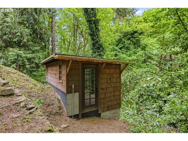 6164 Sw CAPITOL Hwy, Portland, OR 97239