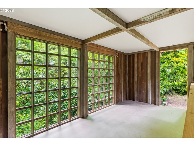6164 Sw CAPITOL Hwy, Portland, OR 97239