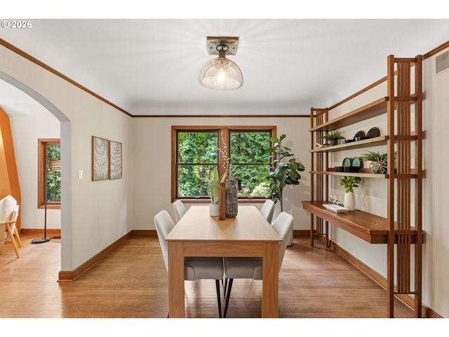 6164 Sw CAPITOL Hwy, Portland, OR 97239