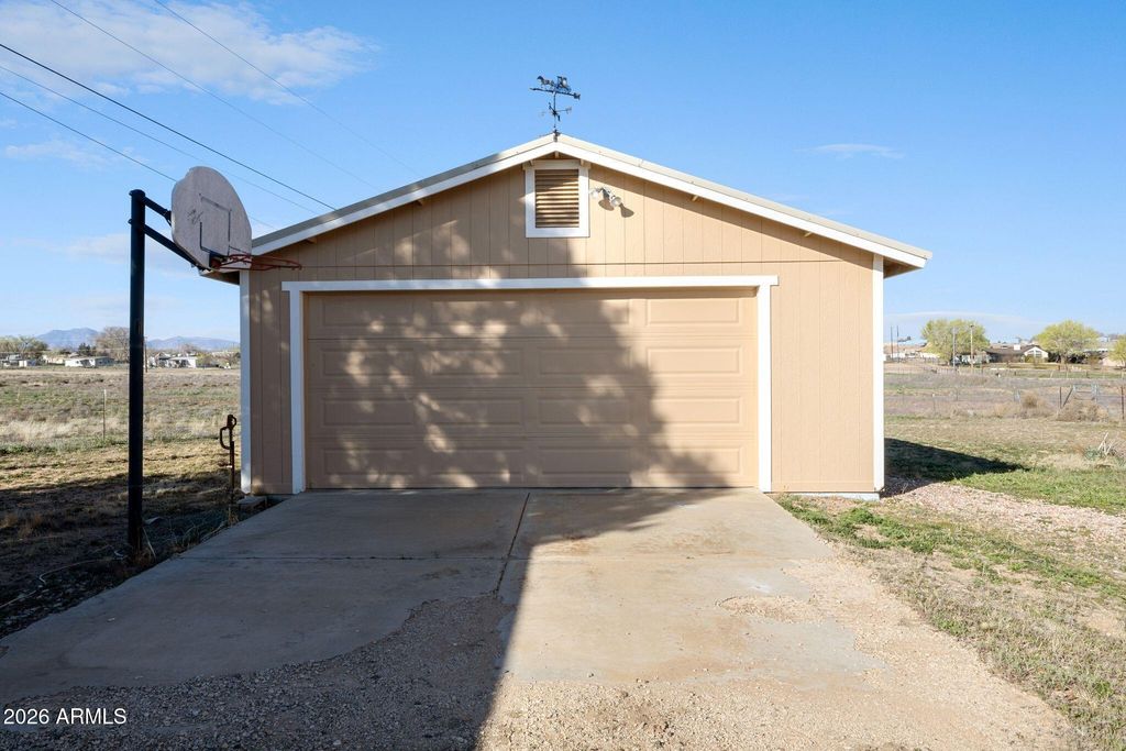 Image 4 of property listing at 1310 COTTONWOOD Lane, Chino Valley, AZ 86323