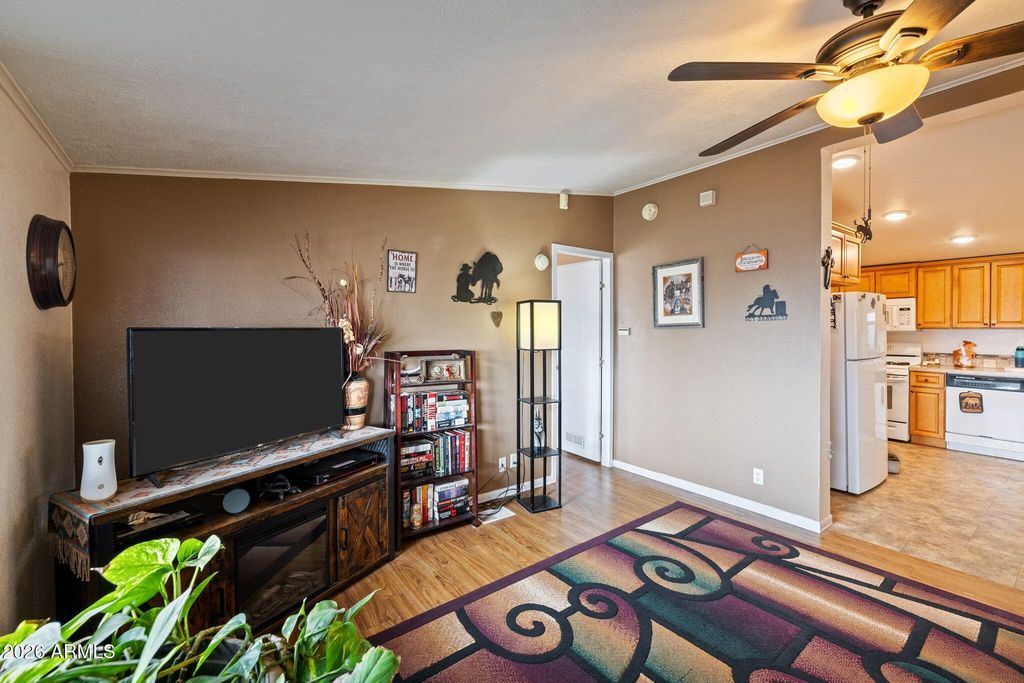 Image 8 of property listing at 1310 COTTONWOOD Lane, Chino Valley, AZ 86323