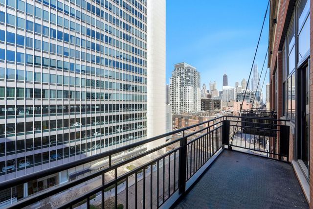 525 W Superior Street 623, Chicago, IL 60654