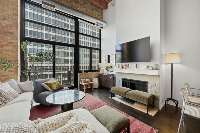 525 W Superior Street 623, Chicago, IL 60654