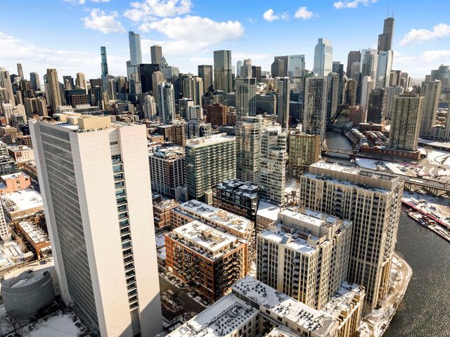 525 W Superior Street 623, Chicago, IL 60654