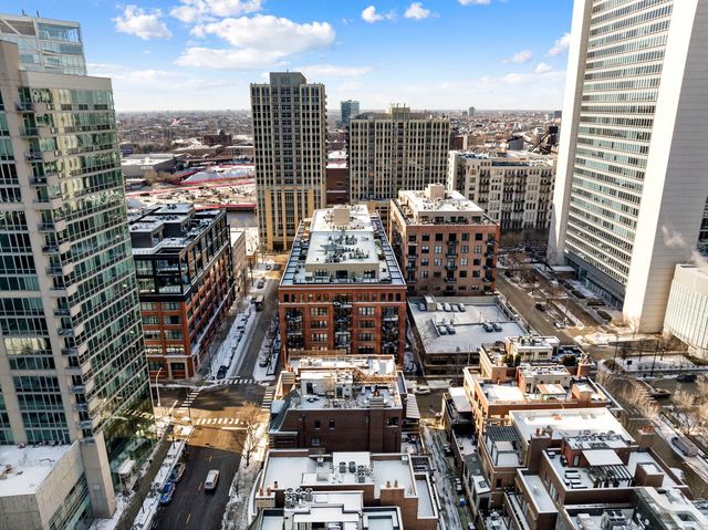 525 W Superior Street 623, Chicago, IL 60654