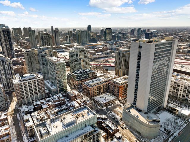 525 W Superior Street 623, Chicago, IL 60654