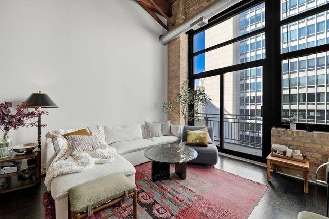 525 W Superior Street 623, Chicago, IL 60654