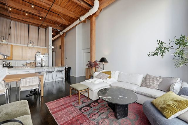 525 W Superior Street 623, Chicago, IL 60654