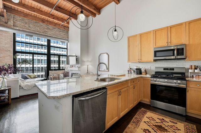 525 W Superior Street 623, Chicago, IL 60654