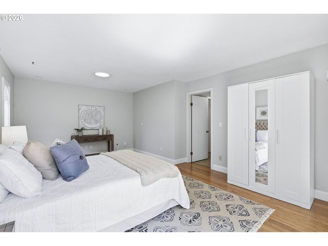 609 N TOMAHAWK ISLAND Dr, Portland, OR 97217