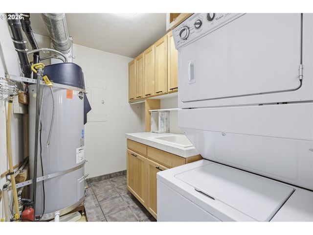 609 N TOMAHAWK ISLAND Dr, Portland, OR 97217