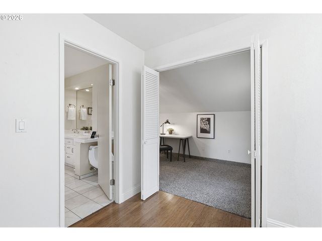 609 N TOMAHAWK ISLAND Dr, Portland, OR 97217